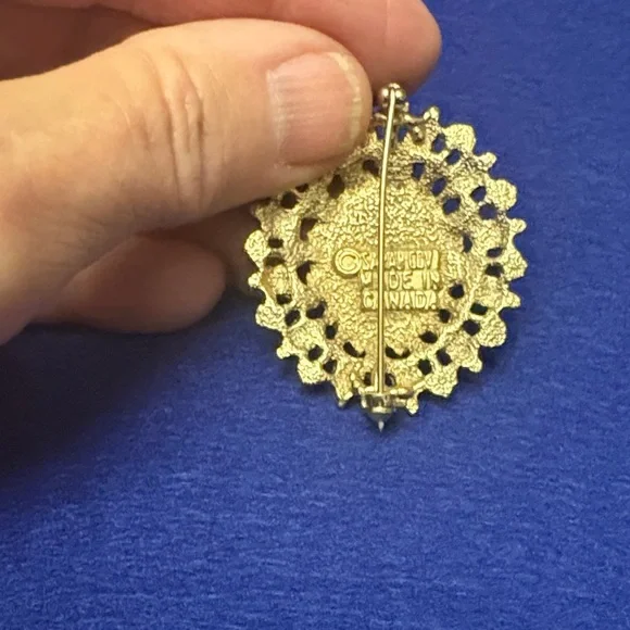 Ornate Vintage  Sarah Cov Gold and Orange Floral Brooch - Picture 6 of 7